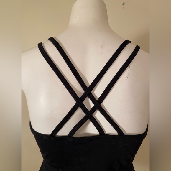 Tonic Active Yoga Top with Built in Shelf Bra Size Medium in EUC - Picture 5 of 9